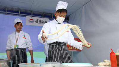 拉面技藝哪家強？來看青?；〉倪@場比拼！